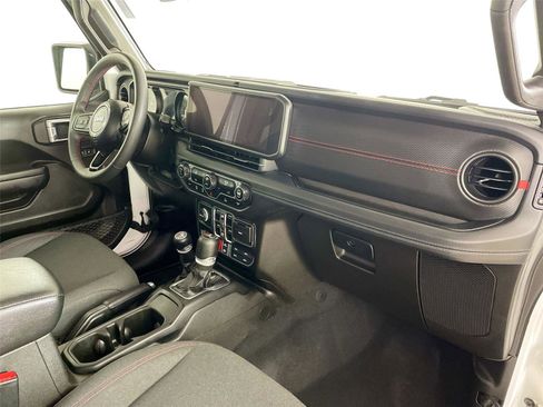 Used 2024 Jeep Wrangler Unlimited Rubicon AWD/4WD image 28
