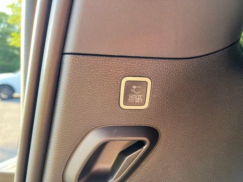 Used 2023 Jeep Wagoneer Series III w/ Premium Group I AWD/4WD image 13