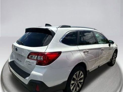 Used 2018 Subaru Outback 3.6R Touring AWD/4WD image 11