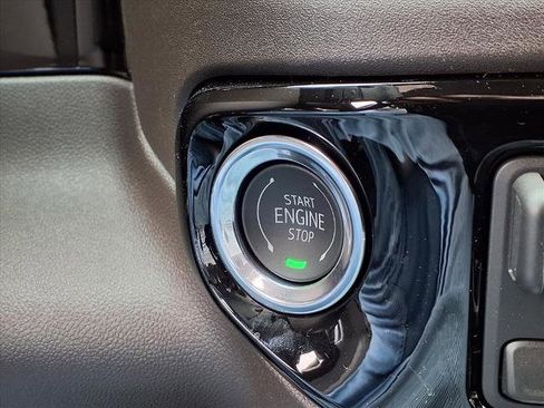 New 2026 GMC Sierra 1500 SLT image 9