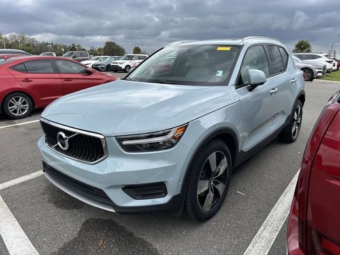 Used 2019 Volvo XC40 T5 Momentum image 9