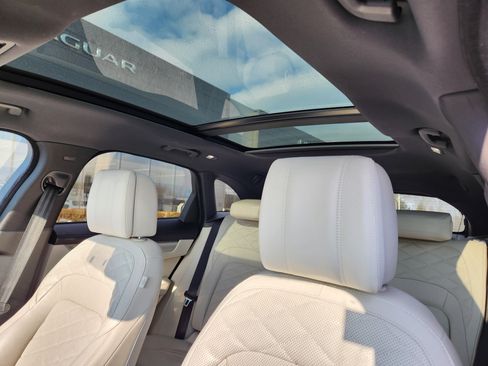 Certified 2023 Jaguar F-PACE S image 11