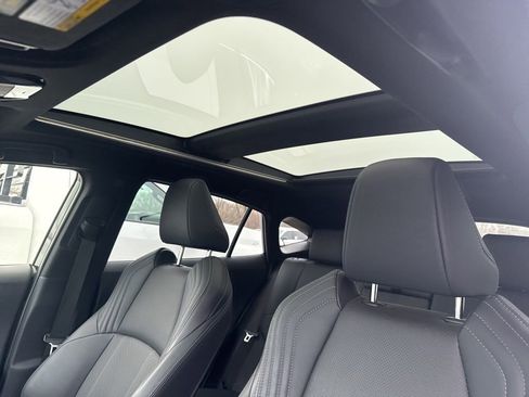 Used 2022 Toyota Venza Limited w/ Advanced Technology Package image 28