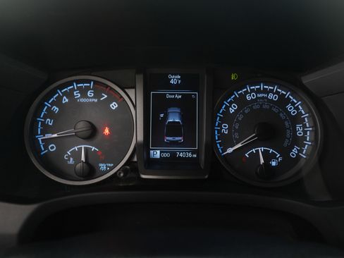 Used 2018 Toyota Tacoma TRD Off-Road AWD/4WD image 28
