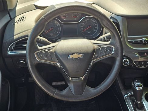Used 2017 Chevrolet Cruze LT FWD image 19