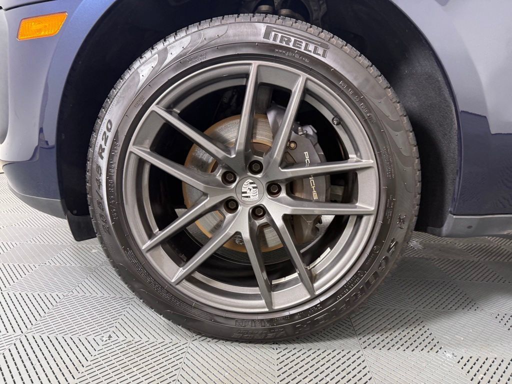 Certified 2023 Porsche Macan Turbo AWD/4WD image 11
