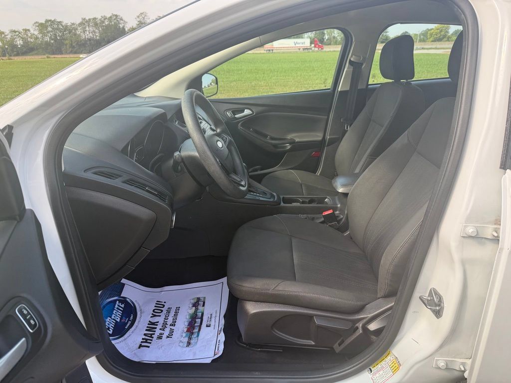 Used 2016 Ford Focus SE FWD image 19
