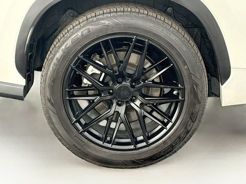 Used 2020 Toyota Highlander XLE FWD image 34