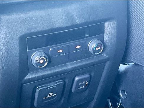 Used 2023 Chevrolet Traverse RS image 25