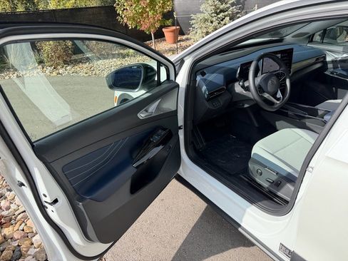 New 2025 Volkswagen ID.4 Pro S image 21