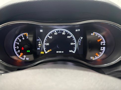 Used 2021 Jeep Grand Cherokee Limited AWD/4WD image 23