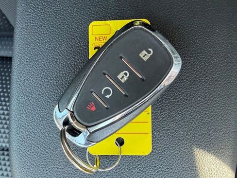 Used 2025 Chevrolet Trax LT FWD image 31