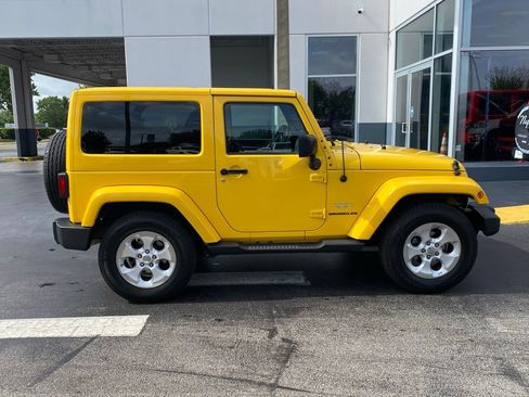 Used 2015 Jeep Wrangler Sahara w/ Connectivity Group AWD/4WD image 11