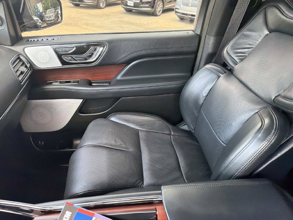 Used 2023 Lincoln Navigator L Reserve AWD/4WD image 17