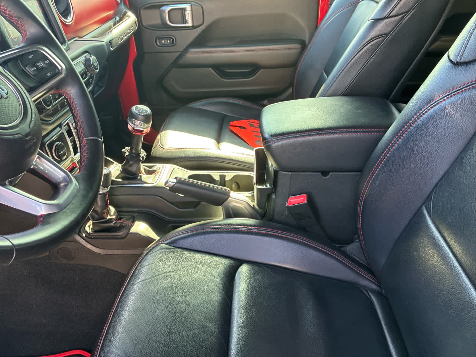 Used 2018 Jeep Wrangler Unlimited Rubicon AWD/4WD image 8