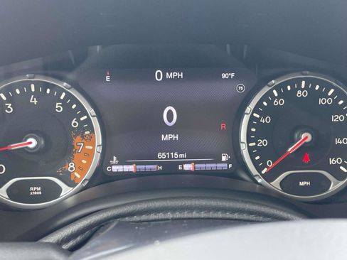 Used 2017 Jeep Renegade Latitude FWD image 34