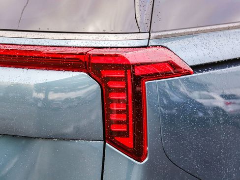 Certified 2025 Kia Carnival SX Prestige FWD image 10