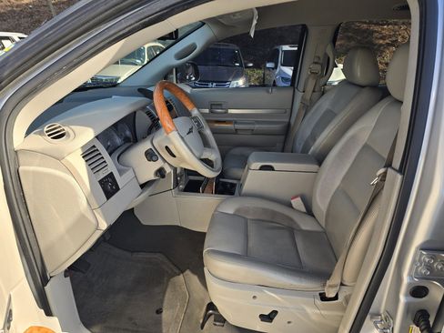 Used 2008 Chrysler Aspen Limited image 8