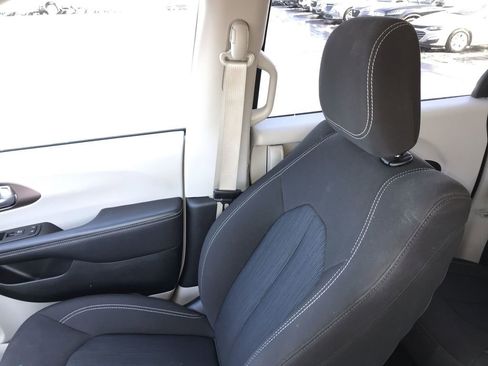 Used 2024 Chrysler Voyager LX image 23