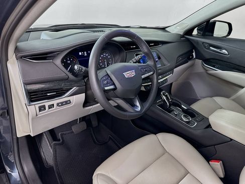 Used 2021 Cadillac XT4 Premium Luxury FWD image 9