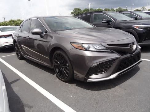 Used 2024 Toyota Camry XSE FWD image 4