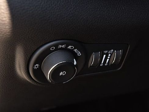 Used 2025 Jeep Compass Limited AWD/4WD image 11