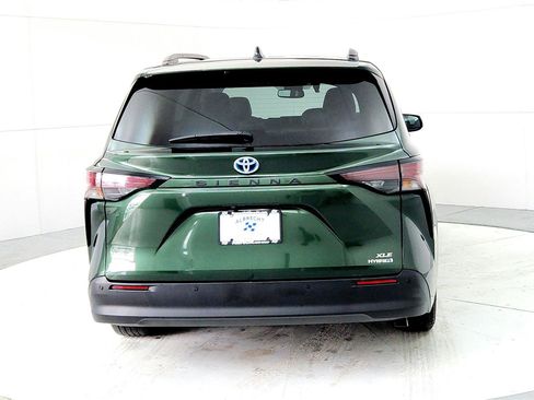 Certified 2024 Toyota Sienna XLE image 5
