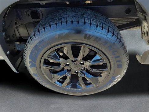 Used 2021 Chevrolet Silverado 1500 Custom image 7