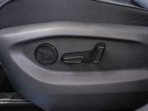 New 2026 Volkswagen Tiguan SE R-Line FWD image 23