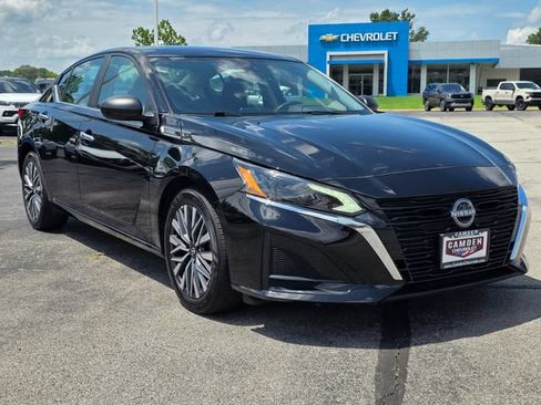 Used 2025 Nissan Altima 2.5 SV FWD image 16