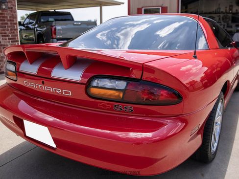 Used 2002 Chevrolet Camaro Z28 w/ SS Performance/Appearance Pkg RWD image 33