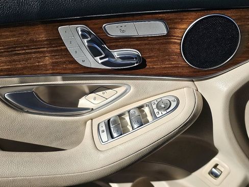 Used 2020 Mercedes-Benz GLC 300 image 25