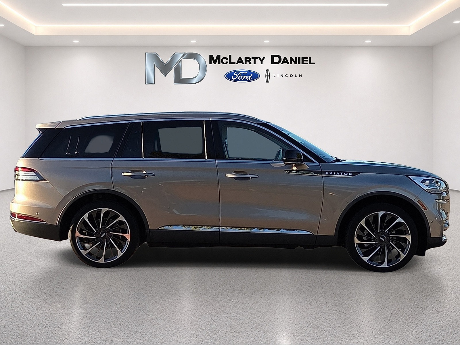 Used 2021 Lincoln Aviator Reserve w/ Equipment Group 202A AWD/4WD image 6