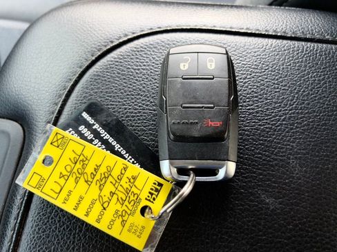 Used 2024 RAM 2500 Big Horn AWD/4WD image 36