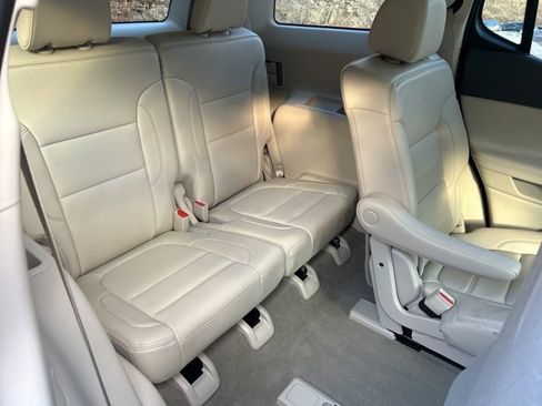 Used 2023 GMC Acadia Denali w/ Denali Ultimate Package image 16