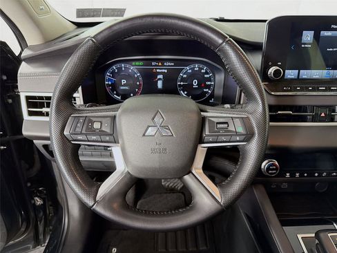 Used 2023 Mitsubishi Outlander SE AWD/4WD image 12