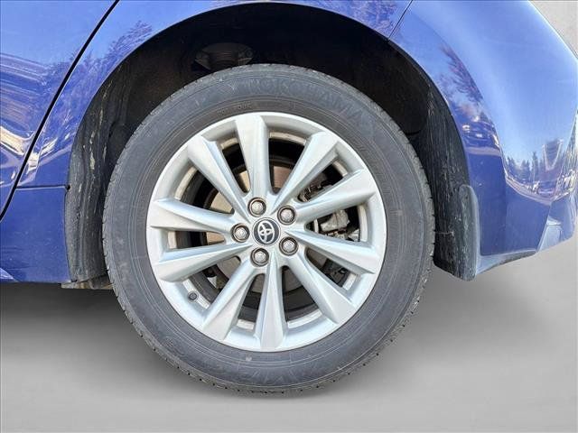 Used 2025 Toyota Corolla SE w/ SE Package FWD image 9