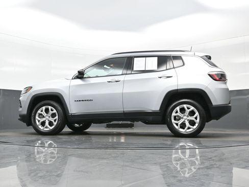 Used 2024 Jeep Compass Latitude image 25