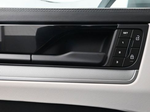 Used 2025 Porsche Cayenne image 17
