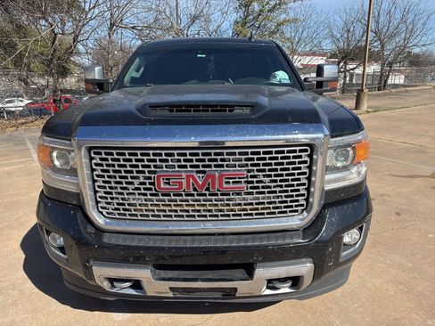Used 2017 GMC Sierra 2500 Denali w/ Duramax Plus Package image 2