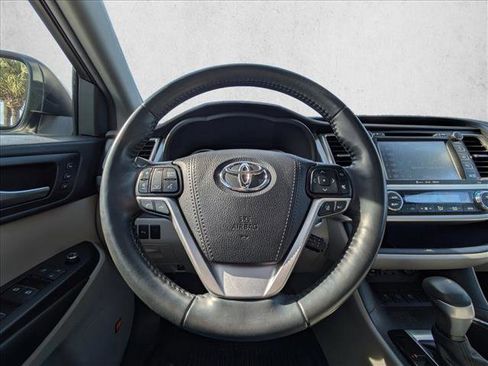 Used 2019 Toyota Highlander Limited Platinum image 10