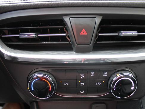 Used 2025 Buick Encore GX Preferred image 19