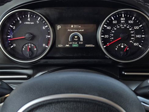 Certified 2024 Kia Carnival LX image 6