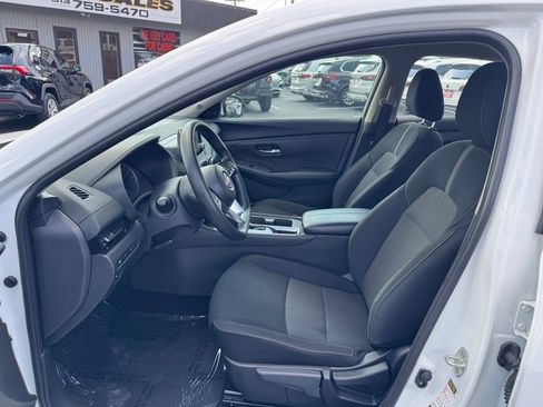 Used 2025 Nissan Sentra SV FWD image 9