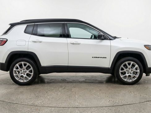 Used 2025 Jeep Compass Limited AWD/4WD image 11