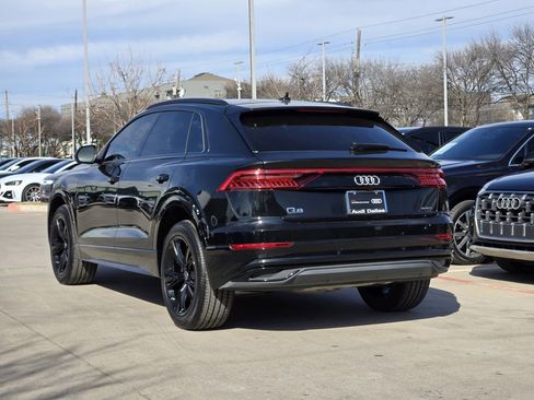 Used 2023 Audi Q8 Premium image 8