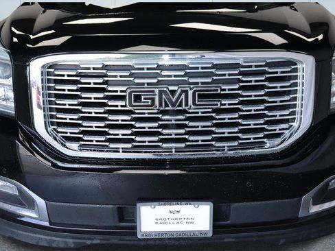 Used 2020 GMC Yukon XL Denali w/ Denali Premium Package AWD/4WD image 12