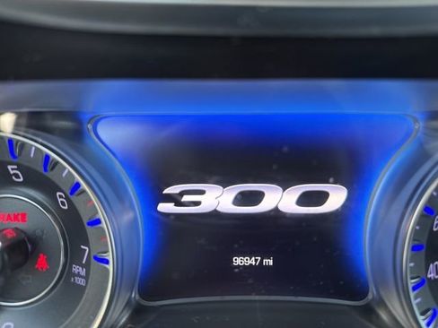 Used 2019 Chrysler 300 Touring w/ Sport Appearance Package image 9