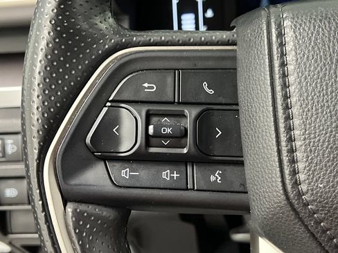 Used 2025 Toyota 4Runner SR5 AWD/4WD image 46