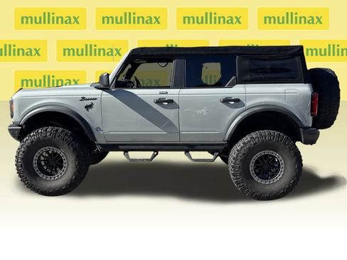 Used 2022 Ford Bronco Black Diamond image 11